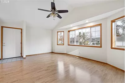 662 S 44th St, Springfield, OR 97478 - Photo 10