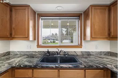 662 S 44th St, Springfield, OR 97478 - Photo 16