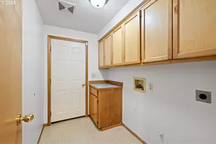 662 S 44th St, Springfield, OR 97478 - Photo 28