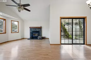 662 S 44th St, Springfield, OR 97478 - Photo 8