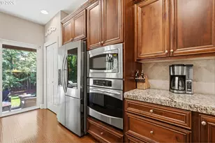 1076 Epperly Way, West Linn, OR 97068 - Photo 8