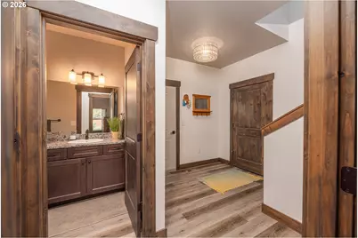 923 E Desperado Trl, Sisters, OR 97759 - Photo 8