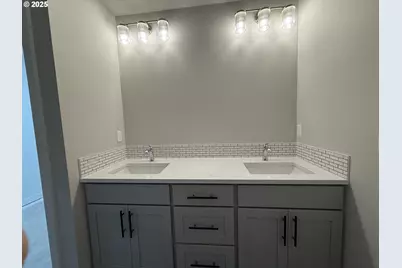 256 NW Mawrcrest Ave, Gresham, OR 97030 - Photo 16