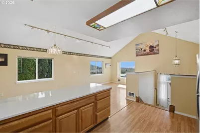 755 Prefontaine Dr, Coos Bay, OR 97420 - Photo 6