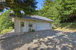 755 Prefontaine Dr, Coos Bay, OR 97420 - Photo 34