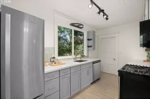 608 SW Orchid St, Portland, OR 97219 - Photo 12