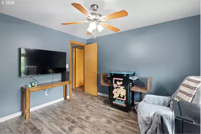 748 SE 10th St, Troutdale, OR 97060 - Photo 26