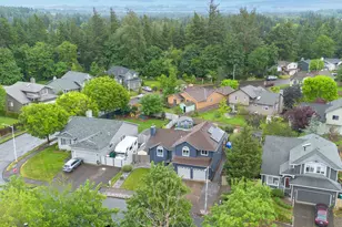 748 SE 10th St, Troutdale, OR 97060 - Photo 4
