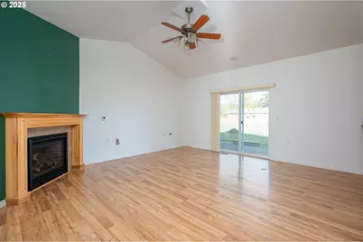 1273 SE 4th Ave, Mill City, OR 97360 - Photo 8