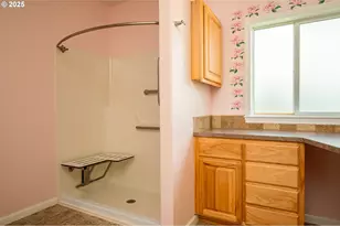 1273 SE 4th Ave, Mill City, OR 97360 - Photo 16