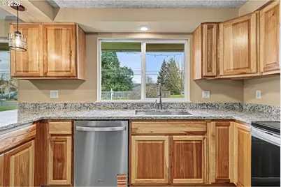 1123 E St, Independence, OR 97351 - Photo 10