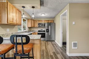 1123 E St, Independence, OR 97351 - Photo 8
