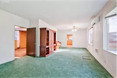 136 SW 3rd Ave, Castle Rock, WA 98611 - Photo 6