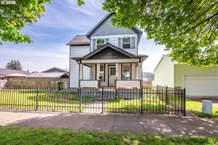136 SW 3rd Ave, Castle Rock, WA 98611 - Photo 2