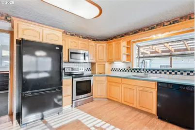 136 SW 3rd Ave, Castle Rock, WA 98611 - Photo 6