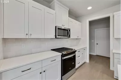 1009 NE 17th Ave, Canby, OR 97013 - Photo 10