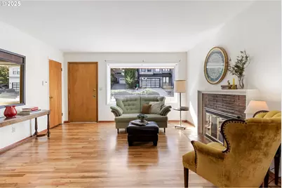 3027 SW Illinois St, Portland, OR 97239 - Photo 12