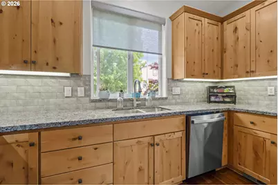 447 NW Mt Mazama St, McMinnville, OR 97128 - Photo 16