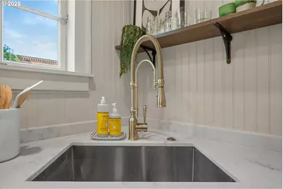 2714 NE Everett St, Portland, OR 97232 - Photo 14