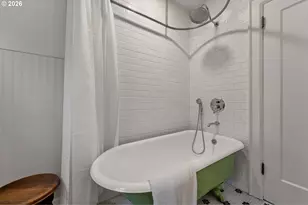 2714 NE Everett St, Portland, OR 97232 - Photo 22