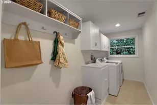 8725 SW White Pine Ln, Portland, OR 97225 - Photo 32