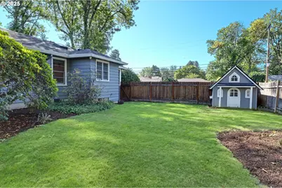 8725 SW White Pine Ln, Portland, OR 97225 - Photo 36