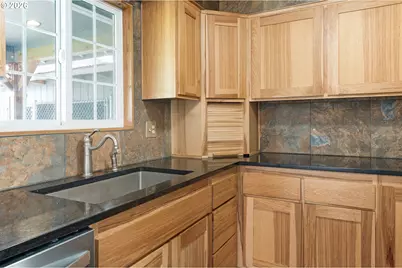 1310 W Quinalt St, Springfield, OR 97477 - Photo 14