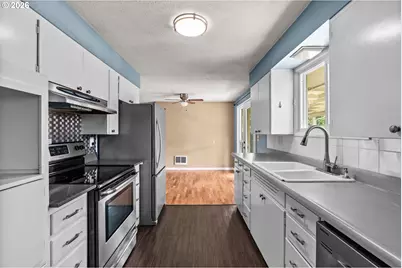 1128 S 11th St, Cottage Grove, OR 97424 - Photo 10