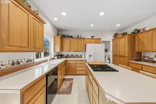 310 NW Foxglove St, Dallas, OR 97338 - Photo 18