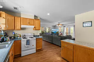 897 Savage Creek Rd, Grants Pass, OR 97527 - Photo 4
