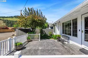 105 Polk Ave, La Grande, OR 97850 - Photo 2