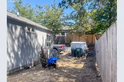 1389 NE Brooklyn Ave, Roseburg, OR 97470 - Photo 18