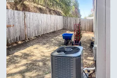 1389 NE Brooklyn Ave, Roseburg, OR 97470 - Photo 20