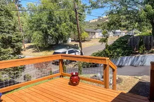 1389 NE Brooklyn Ave, Roseburg, OR 97470 - Photo 4