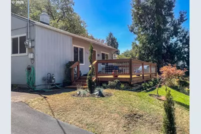 1389 NE Brooklyn Ave, Roseburg, OR 97470 - Photo 2