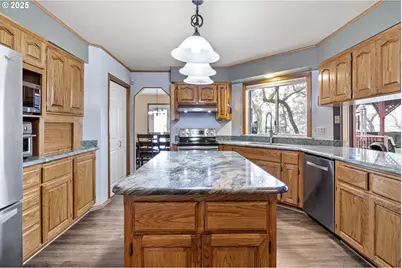 1495 SE Parkwood Dr, Roseburg, OR 97470 - Photo 10