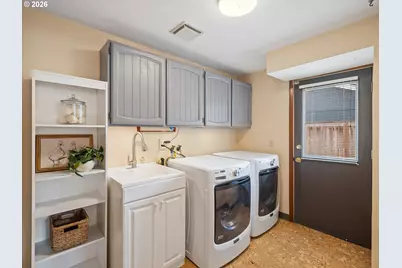20932 SW Winema Dr, Tualatin, OR 97062 - Photo 16