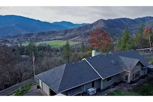 1040 Wards Creek Rd, Rogue River, OR 97537 - Photo 2