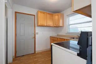 4425 NE 42nd Ave, Portland, OR 97218 - Photo 8