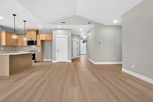 2201 E Juniper Cir, La Center, WA 98629 - Photo 6