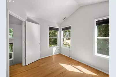 5825 SW Sheridan Ct, Portland, OR 97221 - Photo 32