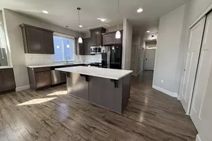3746 SW McKinley St, Gresham, OR 97080 - Photo 2