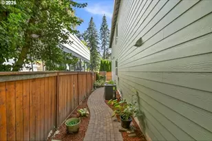 235 NW Milne St, Hillsboro, OR 97124 - Photo 42