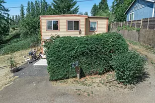646 SE 8th St, Toledo, OR 97391 - Photo 2