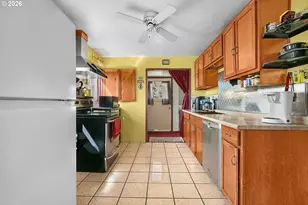 646 SE 8th St, Toledo, OR 97391 - Photo 6