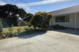 30404 Hillside Terrace, Gold Beach, OR 97444 - Photo 32