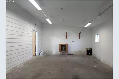 47564 School St, Oakridge, OR 97463 - Photo 28