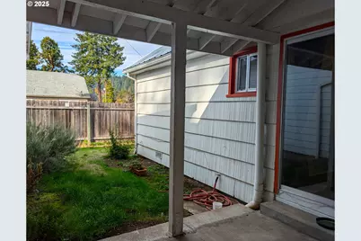47564 School St, Oakridge, OR 97463 - Photo 34