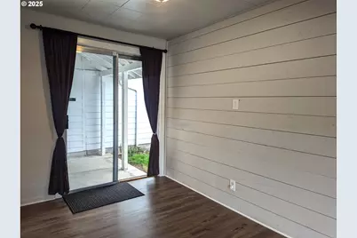 47564 School St, Oakridge, OR 97463 - Photo 8