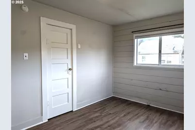 47564 School St, Oakridge, OR 97463 - Photo 16